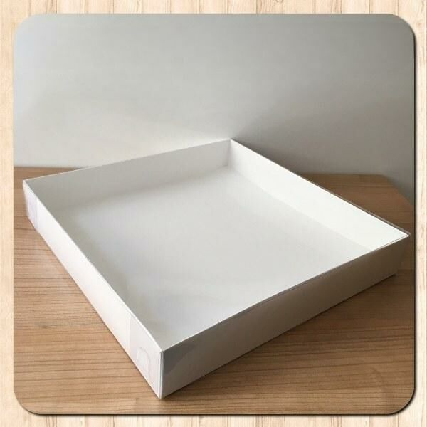 30x30x5 ALTI BEYAZ ÜSTÜ ASETAT KUTU