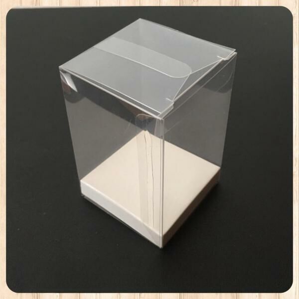 7x7x8 ALTI BEYAZ İÇ YÜKSELTİCİ KARTON ÜSTÜ OTOMATİK KUTU