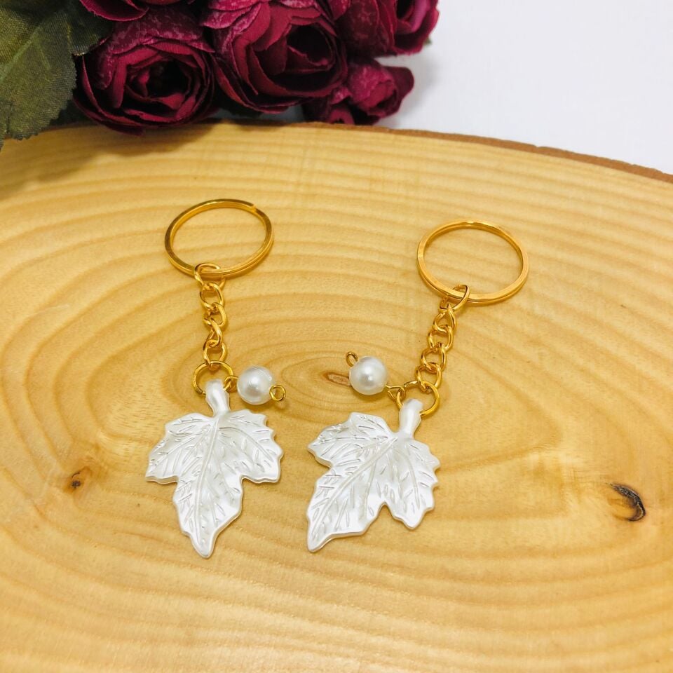 PEARLED MAPLE LEAF KEYCHAIN #inciseri