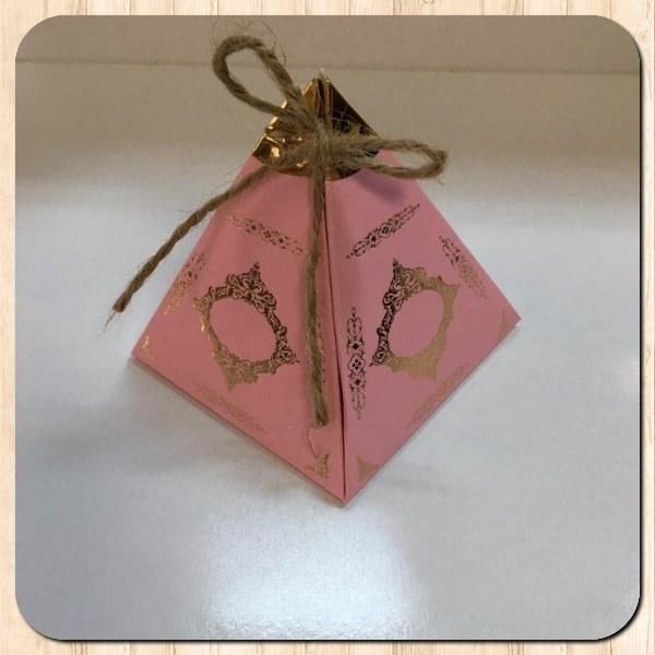 6.5x6.5x7 PEMBE PİRAMİT KUTU - GOLD SARAY DESEN