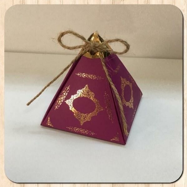 6.5x6.5x7 MOR PİRAMİT KUTU - GOLD SARAY DESEN