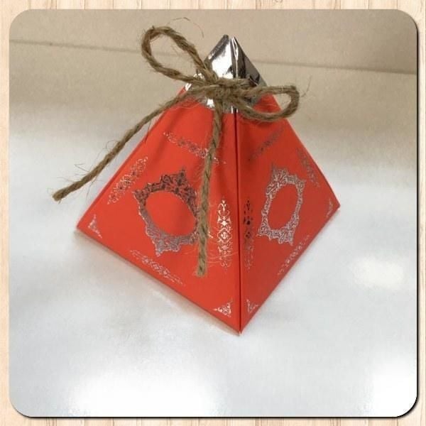 6.5x6.5x7 KIRMIZI PİRAMİT KUTU - GÜMÜŞ SARAY DESEN
