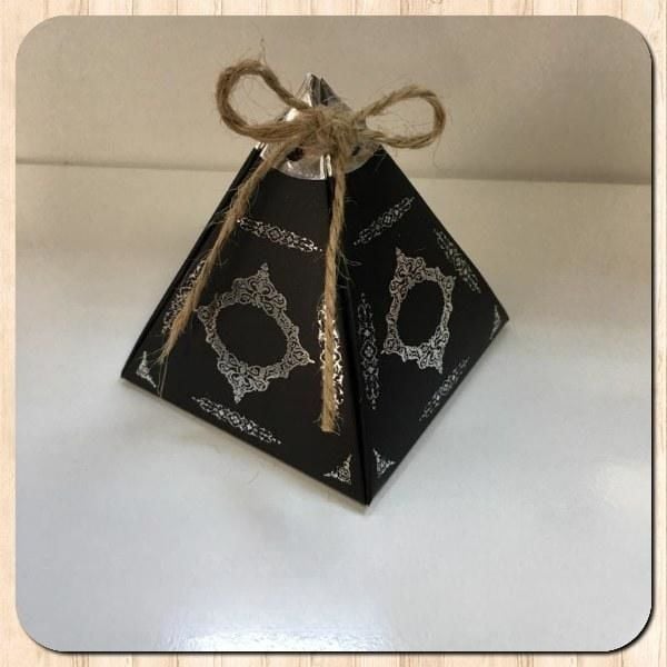 6.5x6.5x7 SİYAH PİRAMİT KUTU - GÜMÜŞ SARAY DESEN