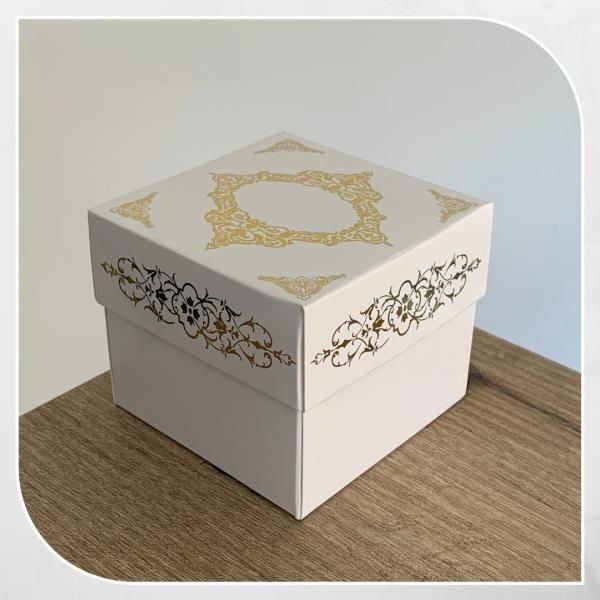 8x8x6,5 BEYAZ ÜZERİNE GOLD SARAY DESENLİ KOMPLE KARTON KUTU