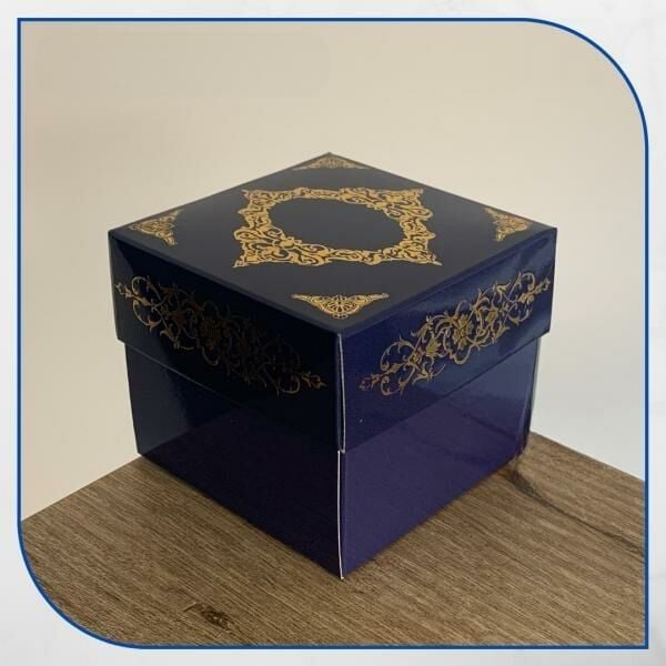 8x8x6,5 LACİVERT ÜZERİNE GOLD SARAY DESENLİ KOMPLE KARTON KUTU