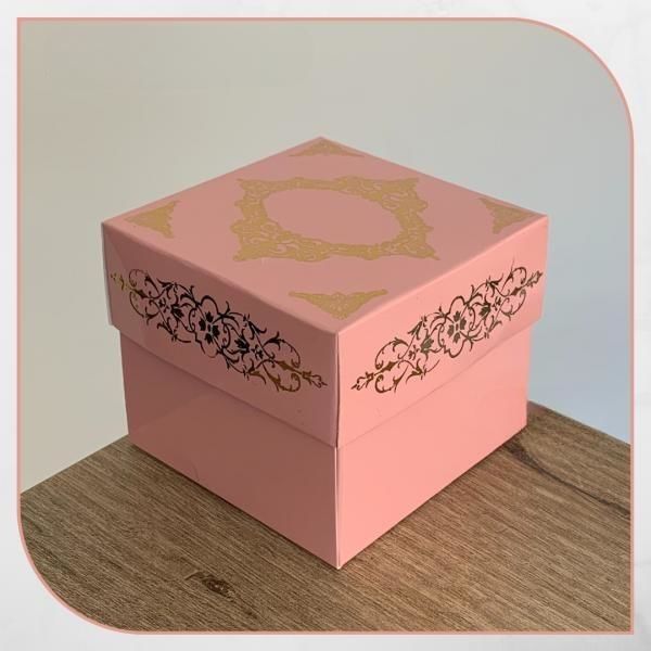 8x8x6,5 PEMBE ÜZERİNE GOLD SARAY DESENLİ KOMPLE KARTON KUTU