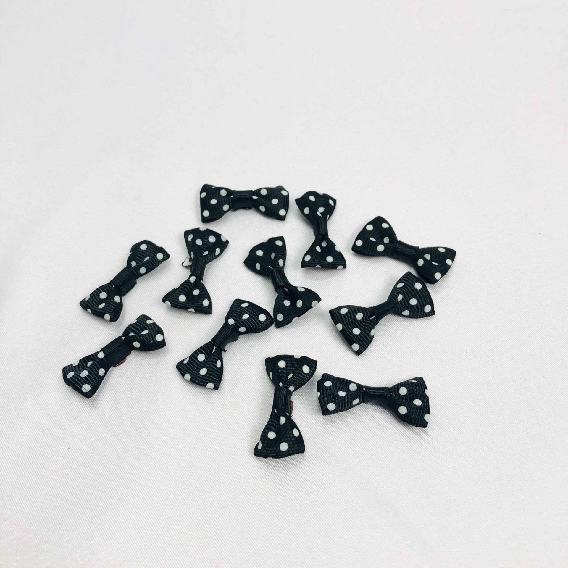 FİYONK KURDELE PUANLI 100'LÜ 1cm 1 Paket(100 Adet) - Siyah