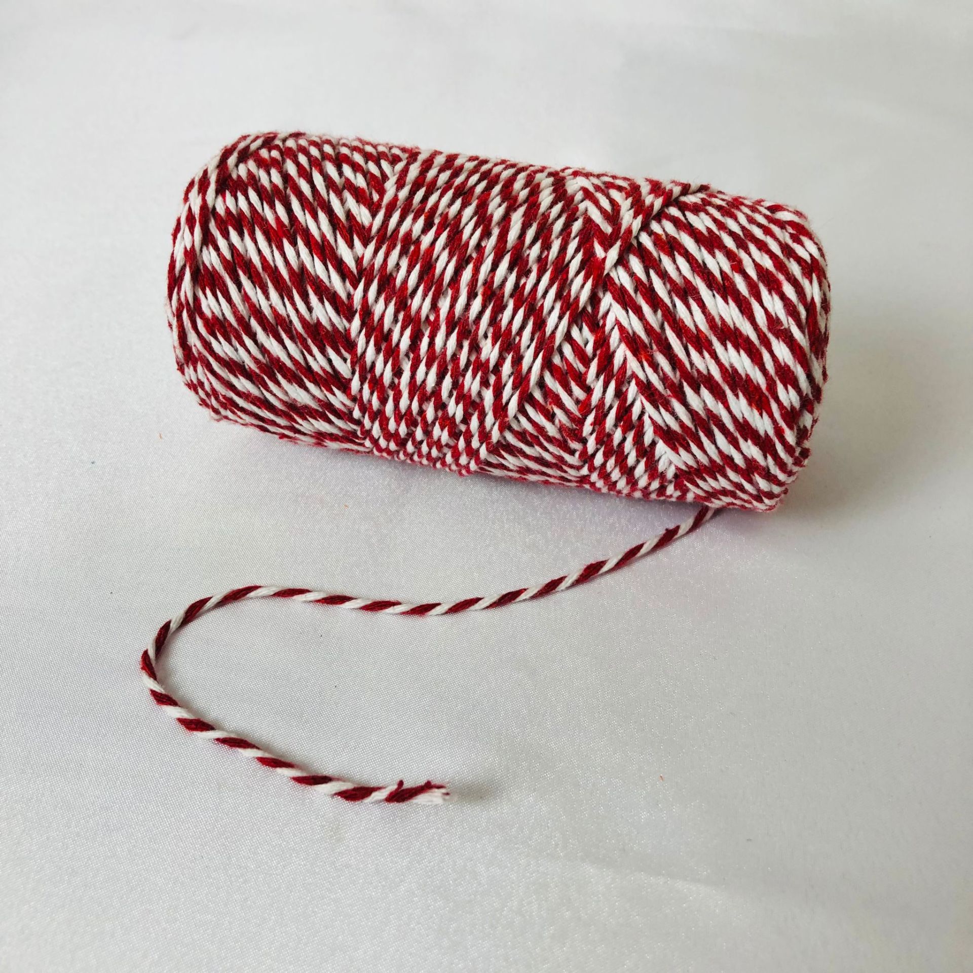 PAKETLEME İPİ ÇİFT RENK YILBAŞI İPİ 200gr Kırmızı