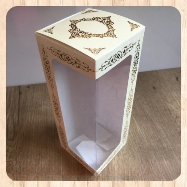 8x8x21 PENCERELİ KREM SARAY DESENLİ KARTON KUTU