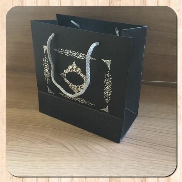 20x20x10 Ölçülü Siyah Üzerine Gümüş Saray Desenli Karton Çanta