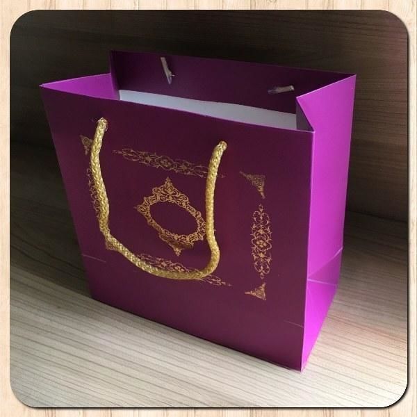 20x20x10 Ölçülü Mor Üzerine Gold Saray Desenli Karton Çanta