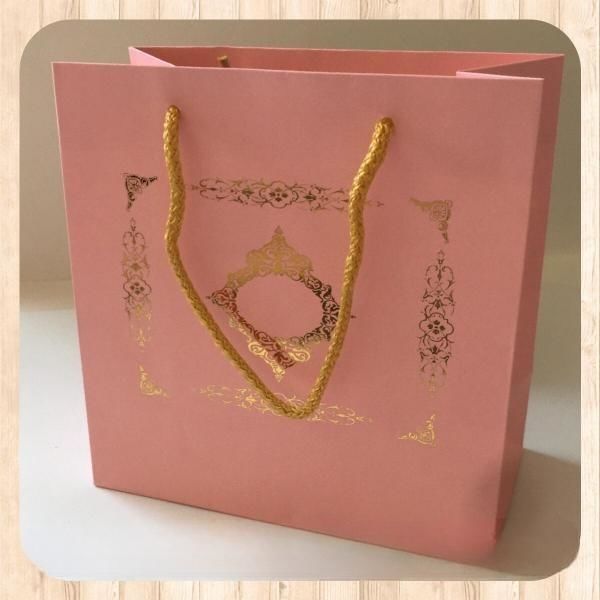 20x20x10 Ölçülü Pembe Üzerine Gold Saray Desenli Karton Poşet