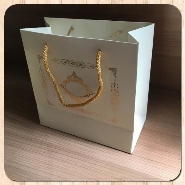 20x20x10 Ölçülü Krem Üzerine Gold Saray Desenli Karton Poşet