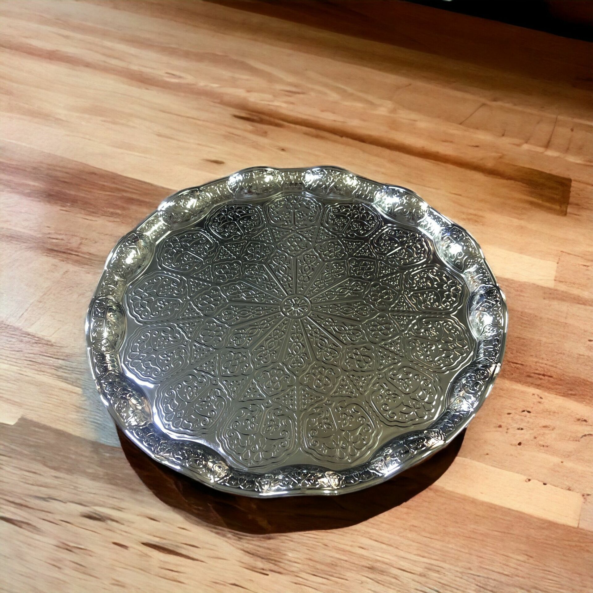 DESENLİ METAL TEPSİ TIRTIKLI