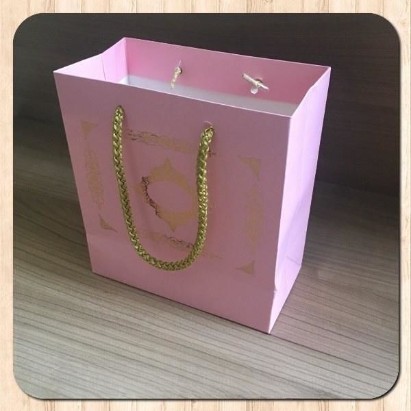 15.5x17x8 Ölçülü Pembe Üzerine Gold Saray Desenli Karton Çanta