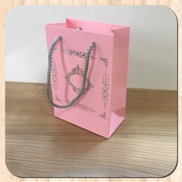12x17x7 Ölçülü Pembe Üzerine Gümüş Saray Desenli Karton Çanta